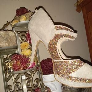 New women's heels size 9